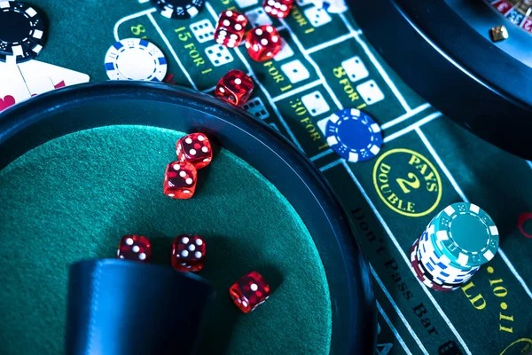 glori303 mobile app interface showing football betting, live tables, and slot games